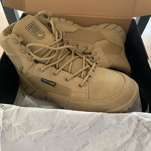 NWB Free Soldier Waterproof Boots. Mens 8